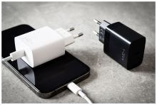 Síťová nabíječka FIXED s USB-C výstupem a podporou PD, 20W, černá (4)