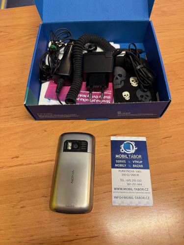 Nokia C6-01