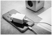 Síťová nabíječka FIXED s 2xUSB výstupem, 17W Smart Rapid Charge, bílá (7)